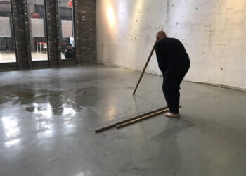 El artista de performance Boris Nieslony visita el Centre del Carme de València