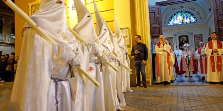La vestimenta de los nazarenos en la Semana Santa española, historia