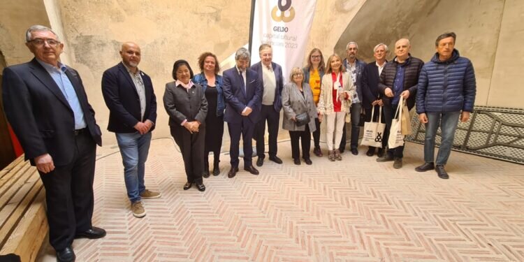 Geldo presenta la fascinante historia del comercio de la seda