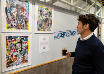 Miguel Muñoz dibuja con tijeras la iconografía pop reciclada para la exposición “Del Papel al Pixel” inaugurada en las Cervezas del Mercado de Colón by BWK