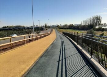 La Generalitat adjudica las obras de la pasarela ciclopeatonal sobre la V-21 entre la Pobla de Farnals y la playa