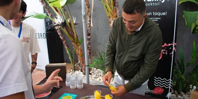 Granny revoluciona el mercado con sus granizados de fruta ecológicos: ¡Una explosión de sabor y frescura en cada sorbo!