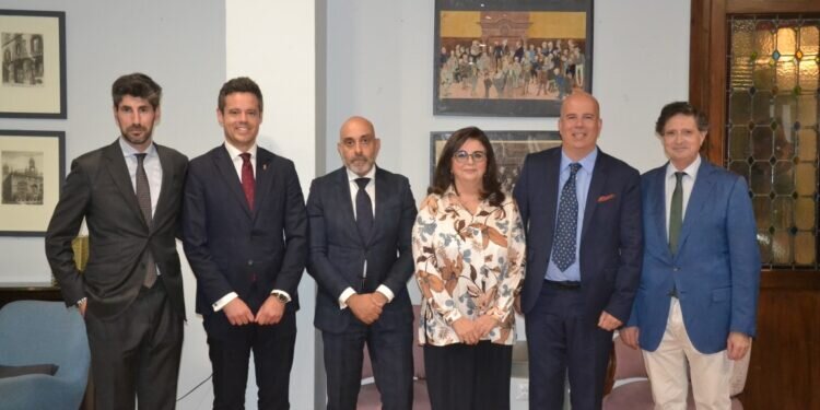 Estelles, Niñerola y Chaperón debaten sobre la maternidad subrogada en el Foro Jurídico del Casino de Agricultura