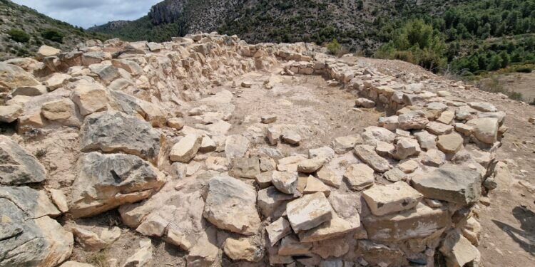 El Puntal de Cambra: El Enigma del Bronce Oculto entre las Alturas