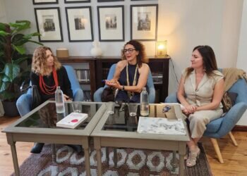 Mayte Aparisi lleva al Casino de Agricultura a Gisela Renes, protagonista en su novela “Los Ruidos de la Noche” y comparten nuevas experiencias no escritas