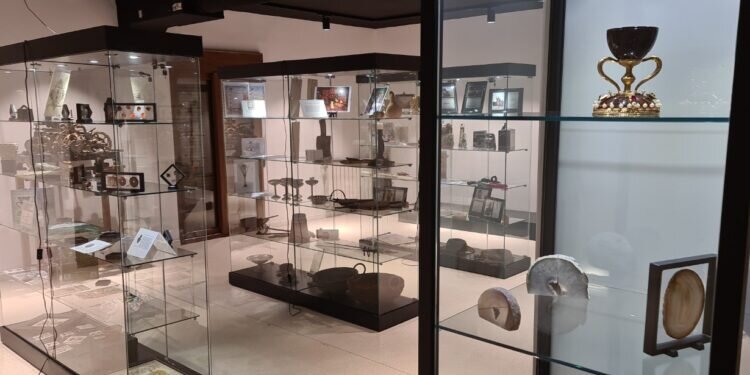 Indiana Jones, el Santo Grial y la Gastronomía del Medievo: Una Exposición Única