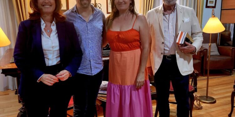 Santiago Alvarez aterra al Club de Lectura del Casino de Agricultura