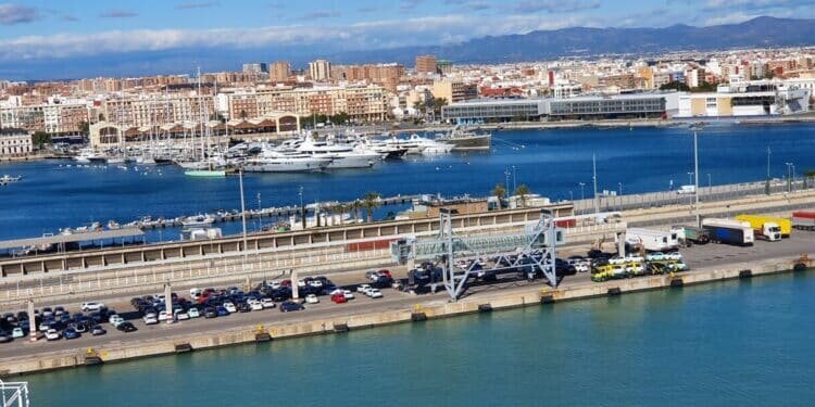 El Puerto de Valencia Ofrece Recorridos Gratuitos para Conocer sus Instalaciones y Servicios