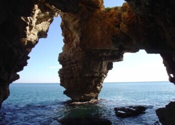 Las Mejores Calas de la Comunidad Valenciana para Disfrutar de un Verano Paradisíaco