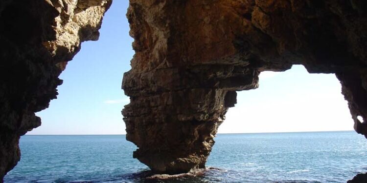 Las Mejores Calas de la Comunidad Valenciana para Disfrutar de un Verano Paradisíaco