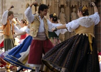 La plaza de la Reina acogerá este miércoles la celebración del Dia de la Dansa Tradicional Valenciana