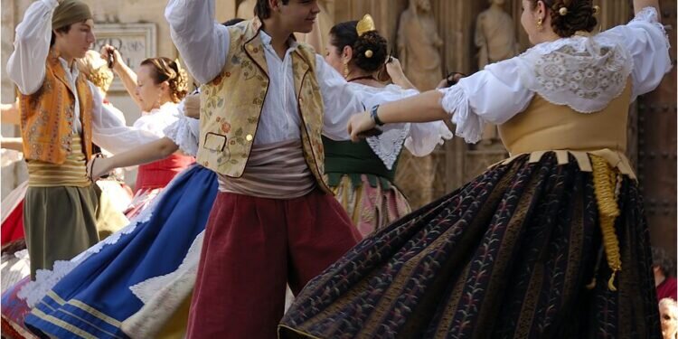 La plaza de la Reina acogerá este miércoles la celebración del Dia de la Dansa Tradicional Valenciana