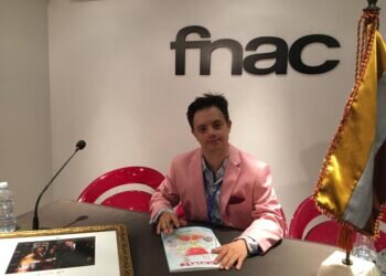 El bailarín Eros Recio presentó la obra El Grialato junto una pieza de ballet