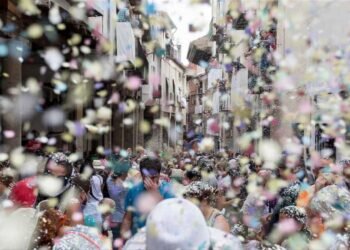 La Gran Batalla de Confeti Marca el Anuncio del 55º Sexenni en Morella