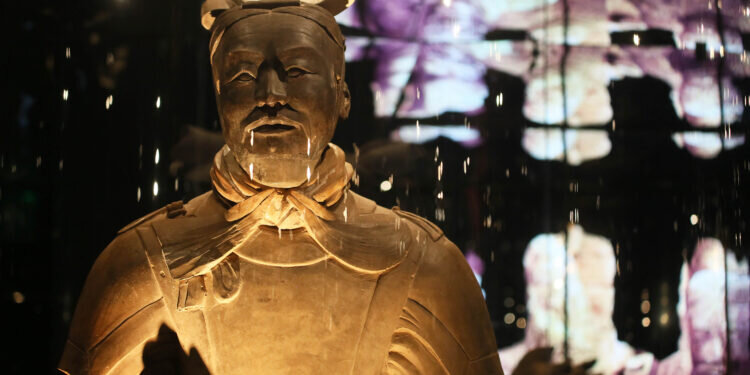 El MARQ ofrece pases guiados en distintos idiomas y un horario de verano que amplía la apertura hasta las 22:00 horas