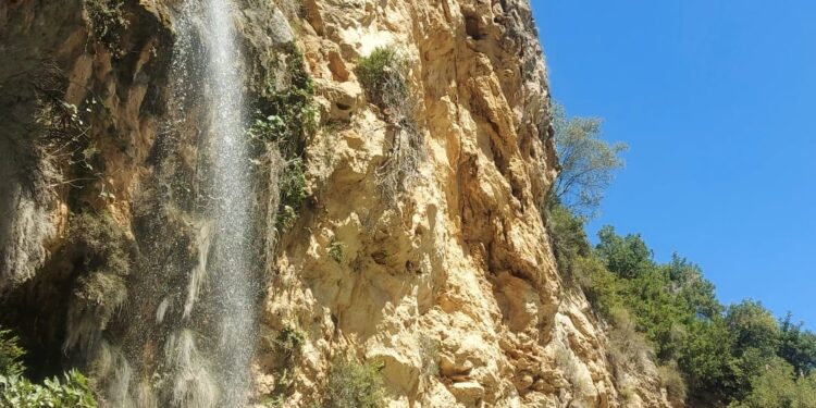 Descubre la Maravilla Natural de la Cueva del Turche en Buñol: Guía Completa de Cómo Llegar, Estacionamiento y Recomendaciones para una Aventura Inolvidable