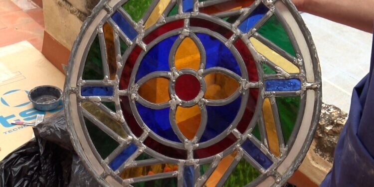 Restauradas las primeras siete vidrieras de la Iglesia Jesuitas Valencia