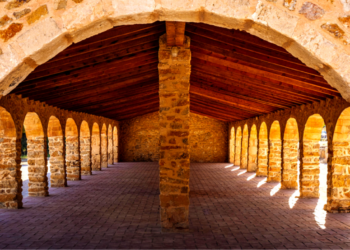 El Riurau: Una Arquitectura Única en el Mundo Ligada a la Historia de la Pasa