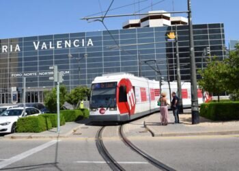 Infraestructuras facilita el transporte en tranvía a Feria Valencia para acudir a Hábitat y Home Textiles Premium