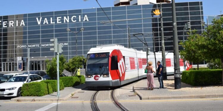 Infraestructuras facilita el transporte en tranvía a Feria Valencia para acudir a Hábitat y Home Textiles Premium