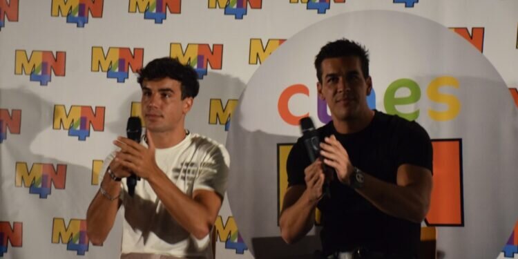 Mario Casas presenta como Director con ‘Mi Soledad Tiene Alas’ en MN4 junto a Óscar Casas