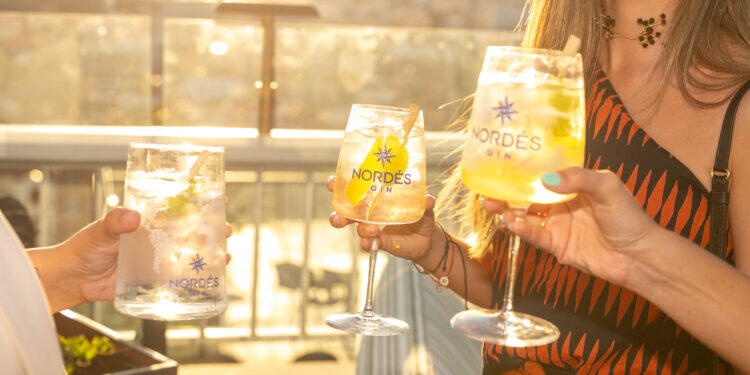 El tardeo ha llegado a Valencia con “Tardiñas” de Nordés Gin