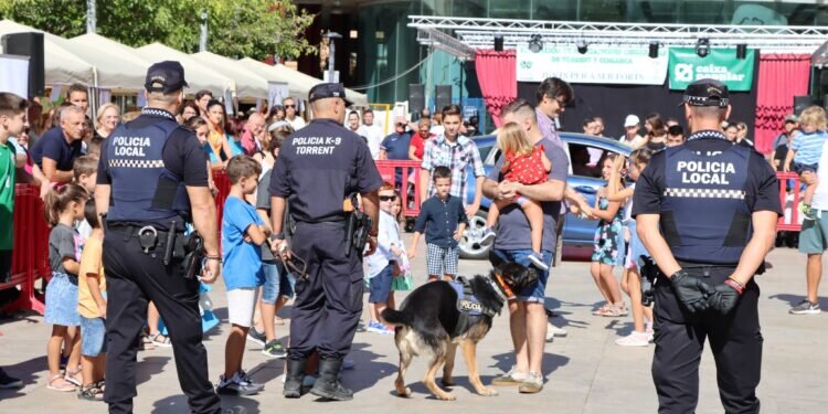 La XIX Trobada d’Associacions Ciutadanes llena la plaza de la Unión Musical