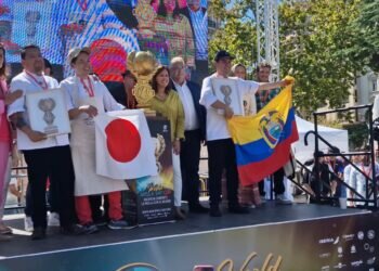 Un Japonés se Corona en Valencia como el Maestro de la Paella en la World Paella Day