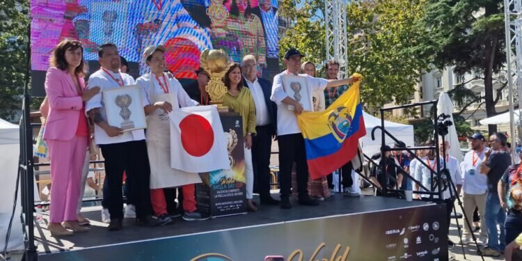Un Japonés se Corona en Valencia como el Maestro de la Paella en la World Paella Day