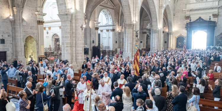 La Catedral acoge la misa y el solemne Te Deum del 9’Octubre, presidido por el Arzobispo
