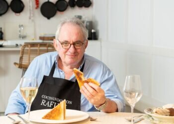 Rafuel deleita a sus seguidores con su nuevo recetario: “Grandes éxitos de Rafuel”