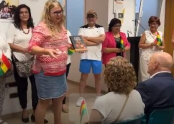 Santo Grial se da a conocer a doña Nardi Suxo Iturry la embajadora de Bolivia España en un encuentro auspiciado por el consulado de Valencia