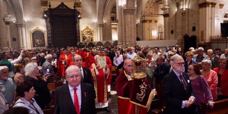 Fiesta anual del Santo Cáliz, en la Catedral: “Esta preciada reliquia nos recuerda que el tesoro más grande de la Iglesia es la Eucaristía”