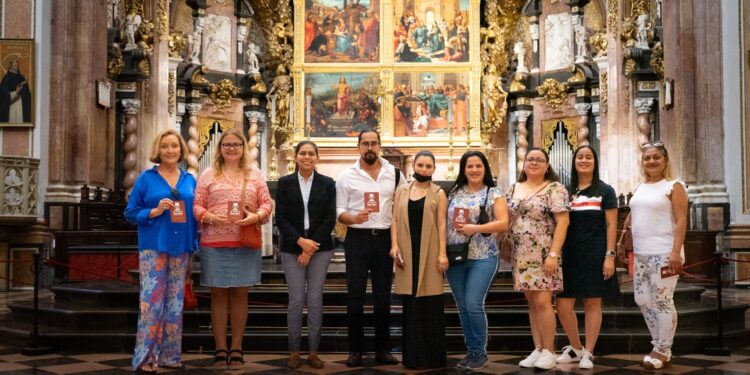 El Santo Grial se presenta internacionalmente al cuerpo consular de Honduras en Valencia