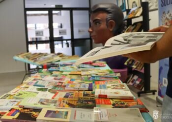 El programa ‘Compartint lectura, compartim aventura’ escribe sus primeras páginas en la Casa de la Dona