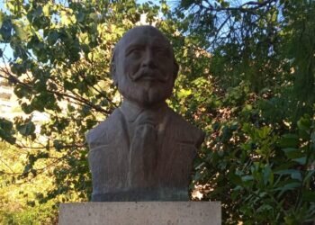 El Ayuntamiento se personará en el juicio por el robo del busto del poeta Francesc Badenes valorado en 9.000 €