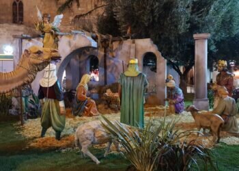 Las nuevas figuras de Ceballos y Sanabria, novedad del Belén de la plaza del Ayuntamiento