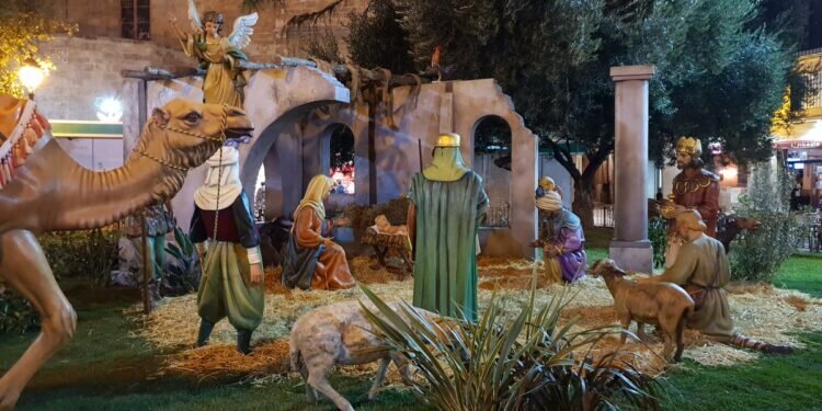 Las nuevas figuras de Ceballos y Sanabria, novedad del Belén de la plaza del Ayuntamiento