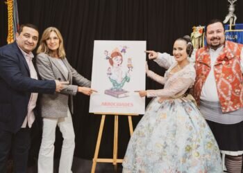 Una falla para quemar las “arrocidades” contra la paella