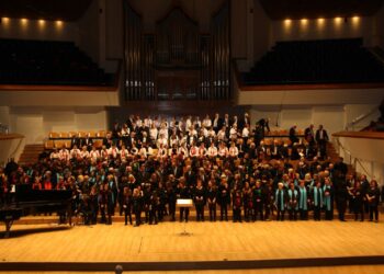 Cuatro coros de la Federación de Folclore participan en el festival de canción navideña en El Palau de la Música tras 4 años cerrado