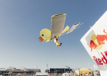Máquinas voladoras, creatividad y desafíos aéreos: Red Bull Día de las Alas vuelve a España en su edición 2024
