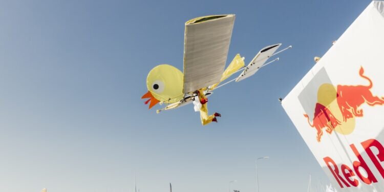 Máquinas voladoras, creatividad y desafíos aéreos: Red Bull Día de las Alas vuelve a España en su edición 2024
