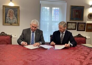 Inauguran exposición inédita de la Real Fábrica de Tapices en el Museo de la Seda