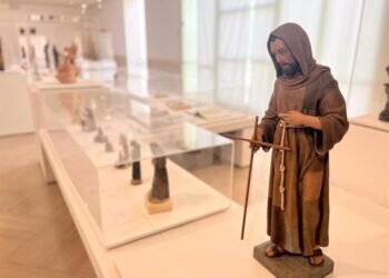 El González Martí rinde homenaje a San Francisco de Asís con una exposición sobre el belenismo