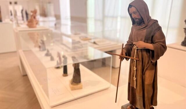 El González Martí rinde homenaje a San Francisco de Asís con una exposición sobre el belenismo