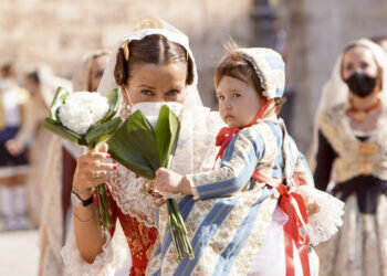 Más de 100.000 Falleras y Falleros se Preparan para la Tradicional Ofrenda a la ‘Geperudeta’ en Valencia