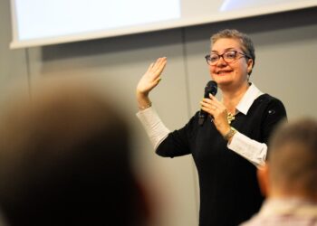 Disfruta de la vida: una formación pionera en Valencia que fusiona el coaching, la neurociencia y el clown terapéutico