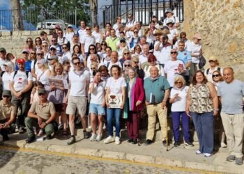 La falla Convento Jerusalén hace historia con la celebración de la I Peregrinación Fallera del Camino del Santo Grial