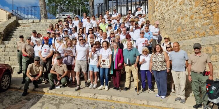 La falla Convento Jerusalén hace historia con la celebración de la I Peregrinación Fallera del Camino del Santo Grial