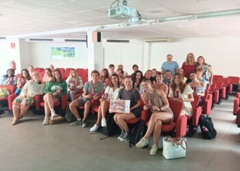 Intercambio cultural en Valencia alumnos de USA descubren El Camino del Santo Grial en Europa